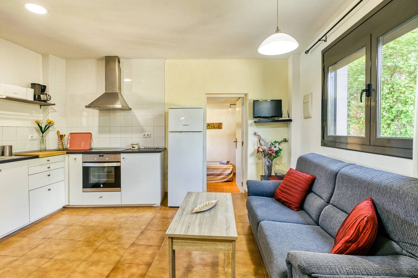 Apartamento entero, Casa de vacaciones 'Castell del Montgrí Baix' con vistas a la montaña y Wi-Fi in Torroella de Montgrí, Costa Brava