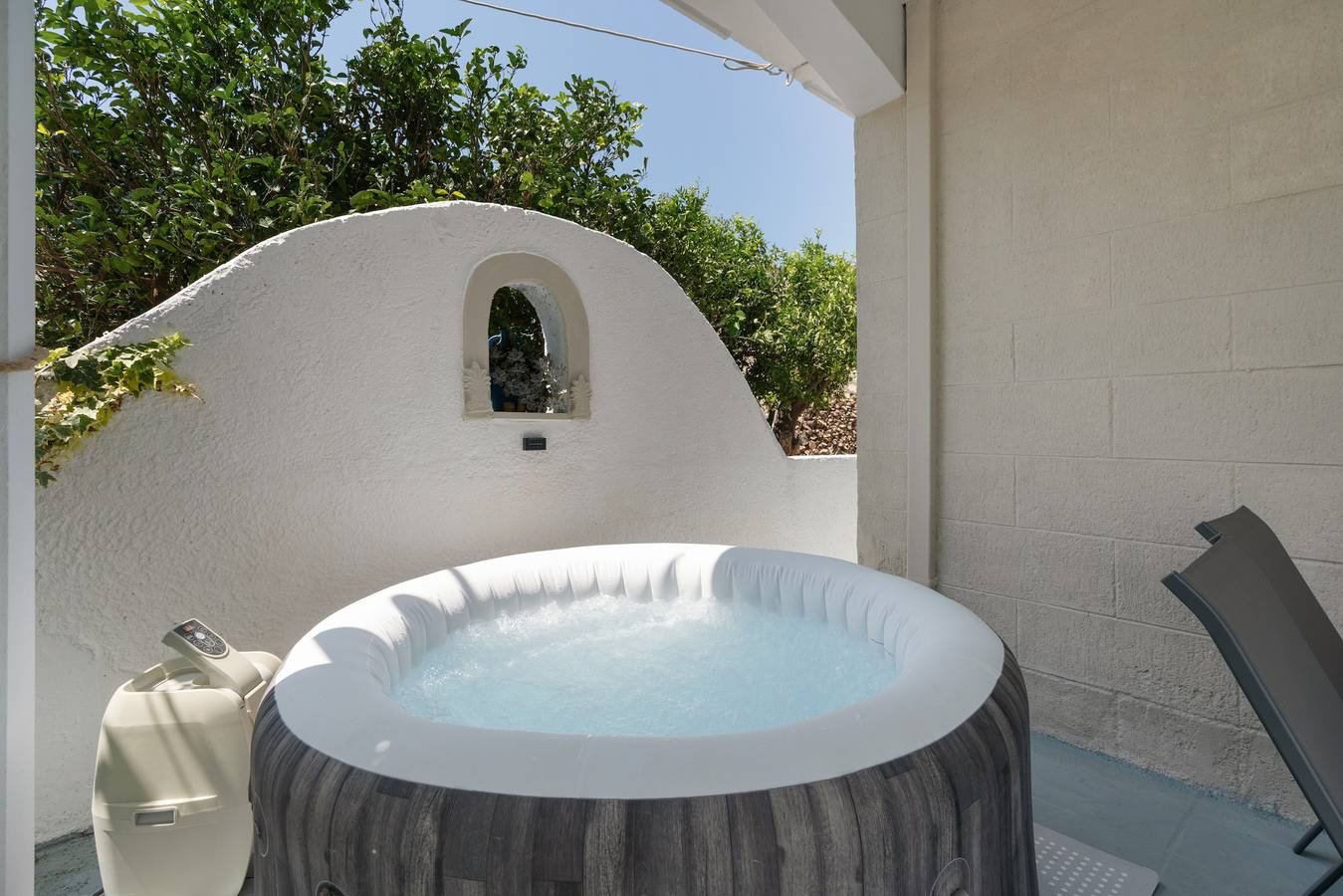 Appartement entier, Appartement '30roses' avec jardin et jacuzzi in Salakos, Rhodes