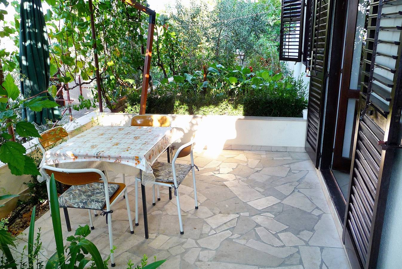 Ganze Wohnung, Studio Appartement am Strand Pisak, Omis As-658-a in Pisak, Omis-Riviera