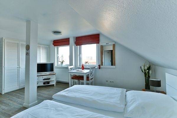 Ganze Ferienwohnung, Haus Brönshoog, Appartement 11 in strandnaher Lage in Wenningstedt, Sylt