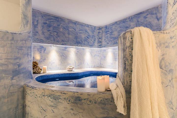 Villa pour 10 personnes, avec jardin ainsi que terrasse et jacuzzi à Santorin - 3