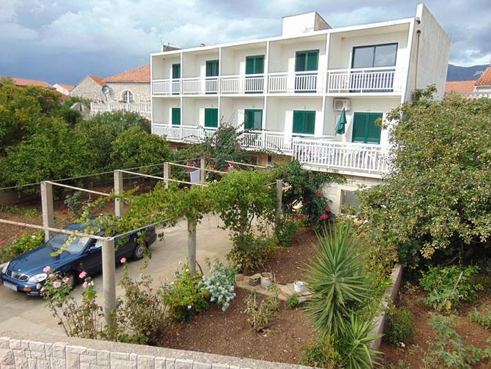 Ferienwohnung für 2 Personen, mit Balkon/Terrasse, mit Haustier auf Hvar