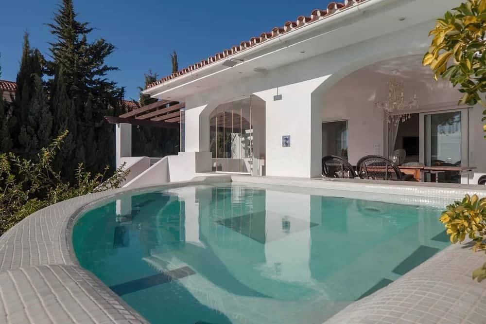 Hilltop Jacuzzi House in Torreblanca (Fuengirola), Fuengirola