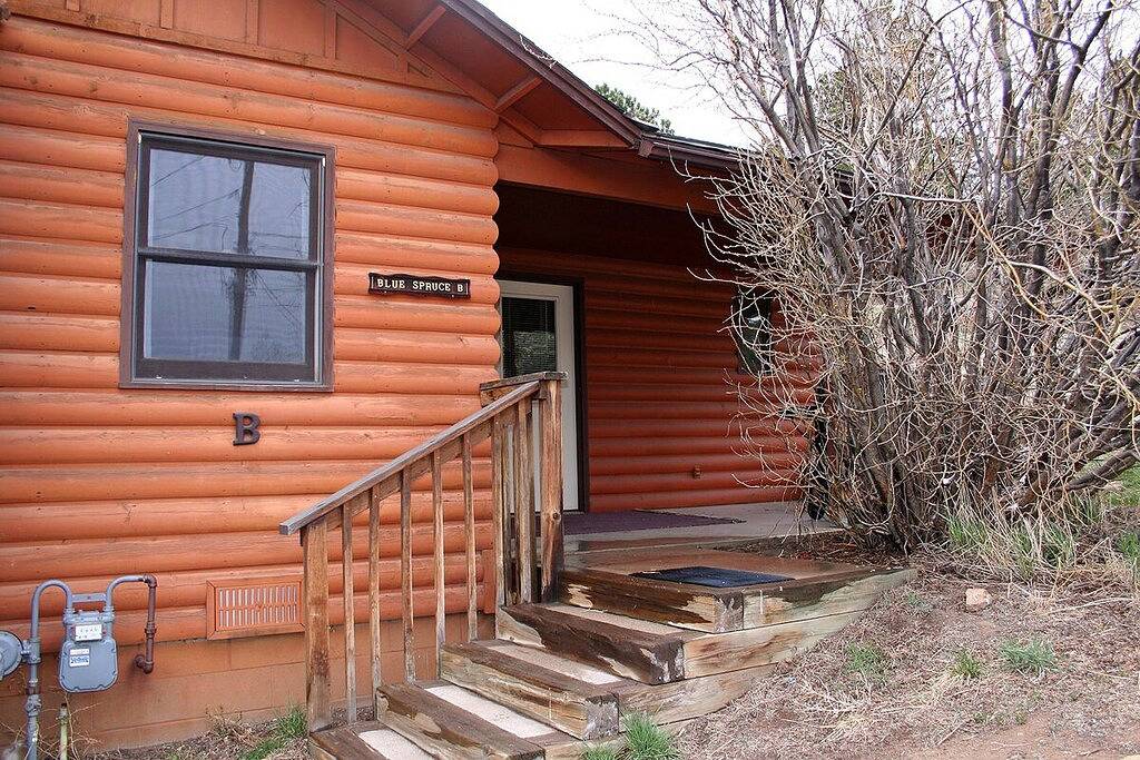 Enjoy a cozy getaway in this suite-style attached cabin in Estes Park, Larimer County
