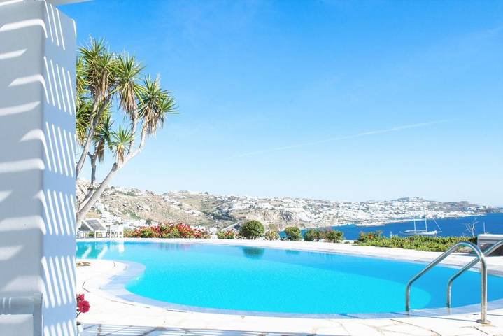 Appart’hôtel pour 4 personnes, avec Terrasse et Jacuzzi ainsi que Jardin et Piscine