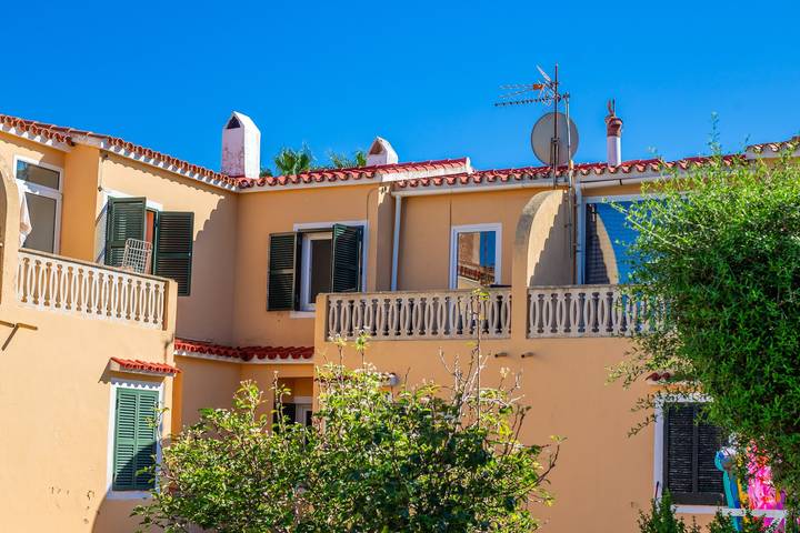 Ganze Wohnung, Ferienwohnung 'Relax' mit Gemeinschaftsgarten, Balkon und Wlan in Cala de Santandria (Ciutadella), Ciutadella
