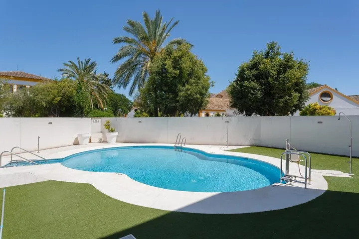 Appartement de vacances pour 4 personnes, avec balcon ainsi que vue et piscine - 1