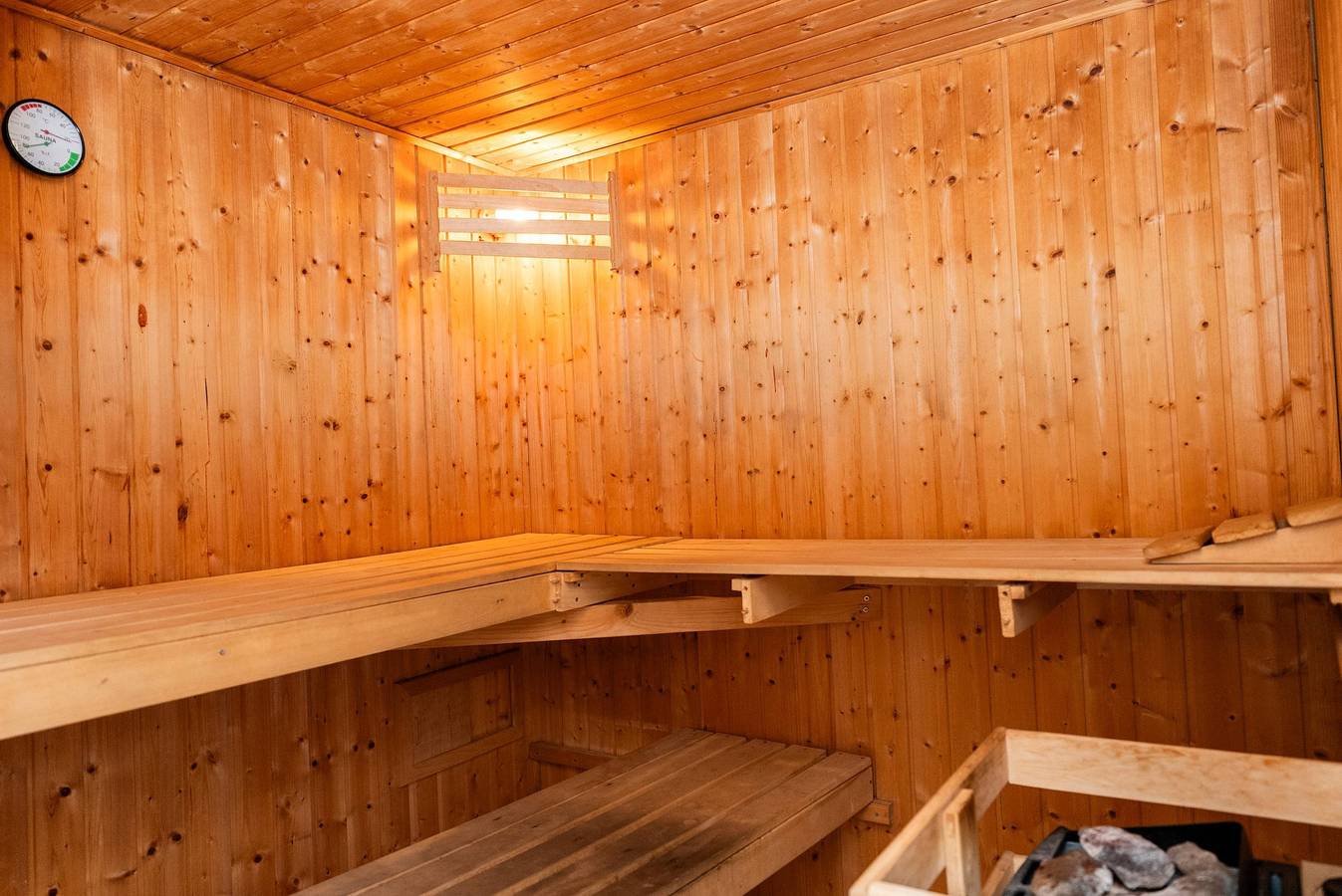 Chalets Feuerkogel | Kitchen | Sauna | Ski-in/out in Salzkammergut-Berge, Ebensee