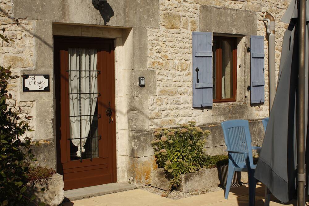 Wunderschön restaurierter ehemaliger Stall mit Pool, günstige Lage in Antezant-la-Chapelle, Saint-Jean-d'Angély und Umgebung