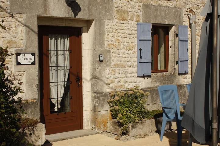 Gîte pour 5 personnes, avec Jardin et Piscine à Antezant-la-Chapelle