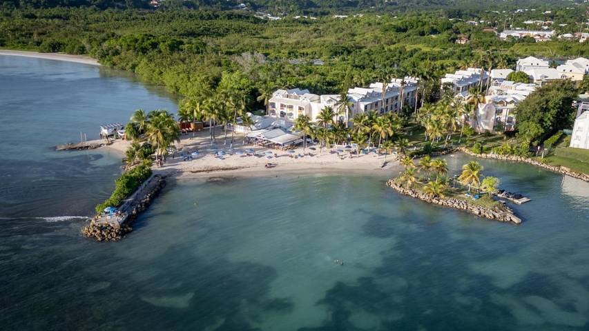 Hôtel pour 5 personnes, avec jardin et bassin pour enfant ainsi que vue et piscine, animaux acceptés
