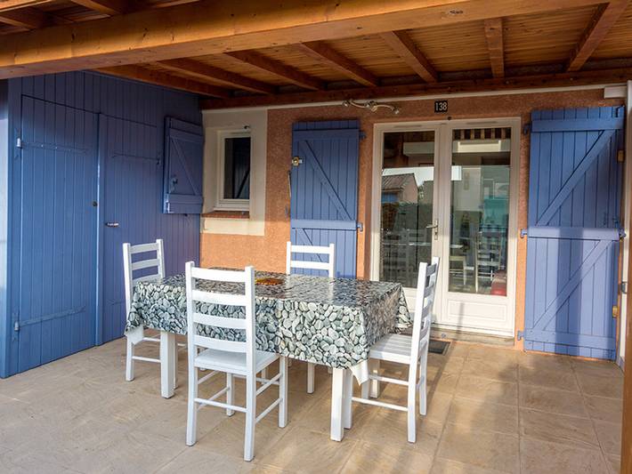 Appartement entier, Maison familiale à Loupian avec piscine commune et climatisation in Loupian, Côte méditerranéenne (France)