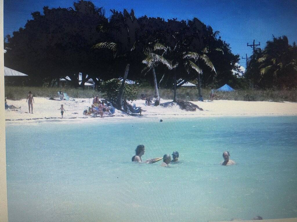 Sombrero Island Breeze 4Bd Pool Paradise (M#9) in Sombrero Beach, Marathon