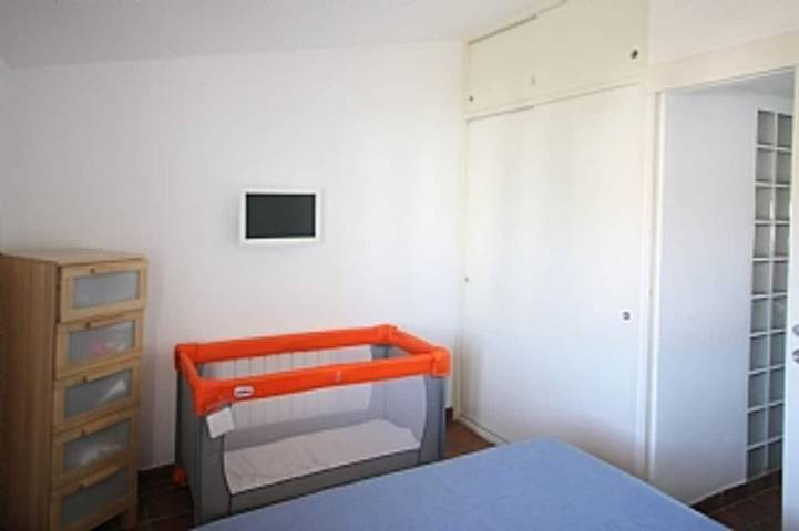Appartamento intero, Appartamento con splendida vista sul mare e piscina comunitaria e parcheggio privato. in Cala en Bosc, Ciutadella