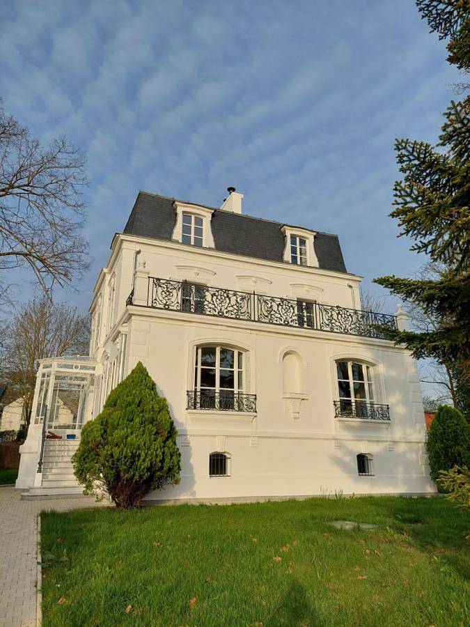 Gîte pour 2 personnes, avec jardin ainsi que vue et balcon à Brunoy