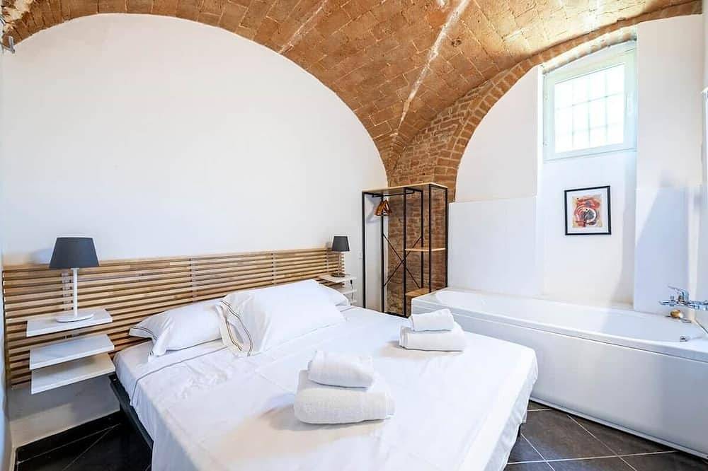 Entire apartment, [Historic Center] Suite Medicea - hydro tub - A/C in Grosseto, Grosseto Province