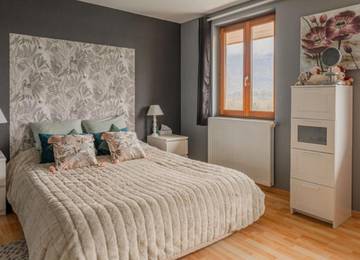 Chambre d’hôte pour 2 personnes, avec vue et piscine ainsi que jardin et terrasse à Beaulieu (Isère)
