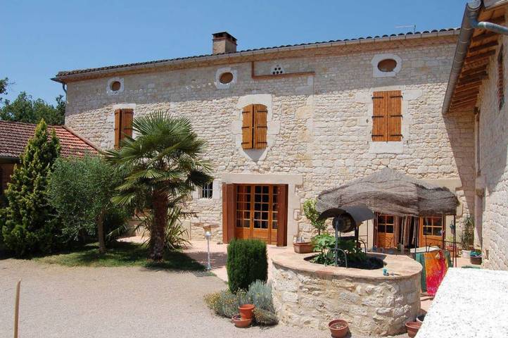 Gîte pour 4 personnes, avec jacuzzi ainsi que piscine et sauna