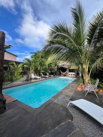 Location de vacances pour 6 personnes, avec jacuzzi ainsi que jardin et piscine à Sainte-Marie (Île de la Réunion)