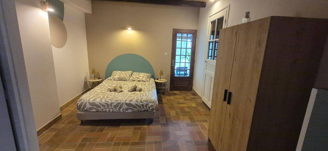 Appartement entier, Studio Rosanos vue sur lac in Saint-Vaury, Région de Guéret