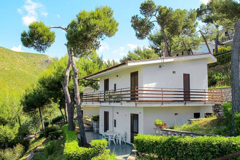Entire apartment, Beautiful apartment for 2 guests with pool, A/C, Wifi, Tv, pets allowed and parking in Sperlonga, Latina Province