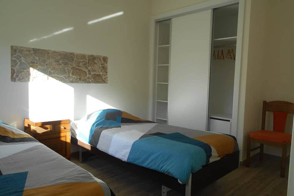Cottage with 2 bedrooms with both en-suite bathrooms in a seaside village in Salir do Porto, Tornada e Salir do Porto
