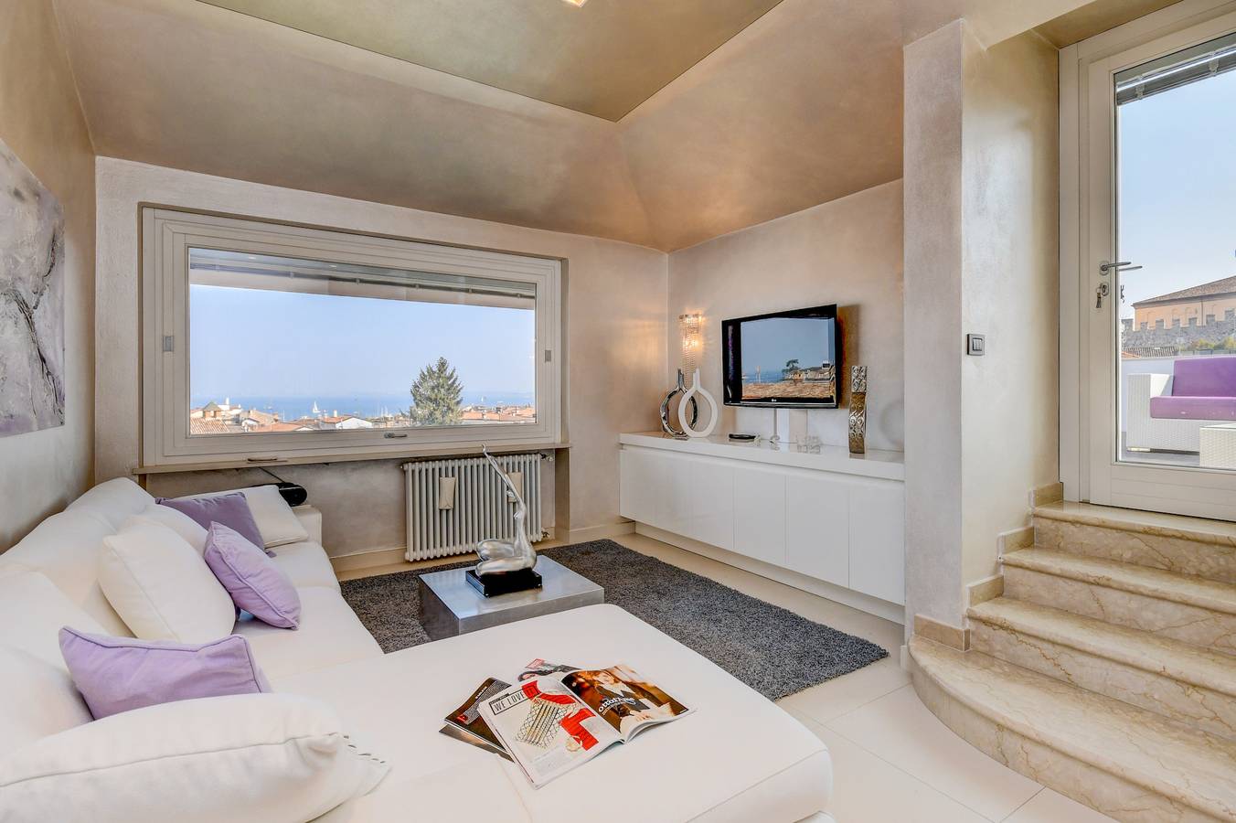 Appartement entier, Mgh Luxury - Lake View Penthouse Desenzano in Desenzano del Garda, Montagnes autour du lac de Garde