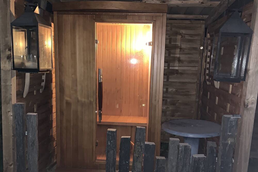 Entire apartment, Loveroom spa Piscine Sauna in Moëlan-sur-Mer, Côte de Cornouaille