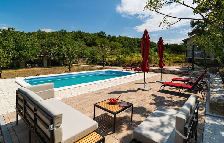 Ferienhaus für 4 Personen, mit Garten und Ausblick sowie Pool in Split-Dalmatien - 2