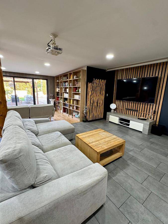 Ma maison en bois avec Jacuzzi in Lavelanet, Ariège