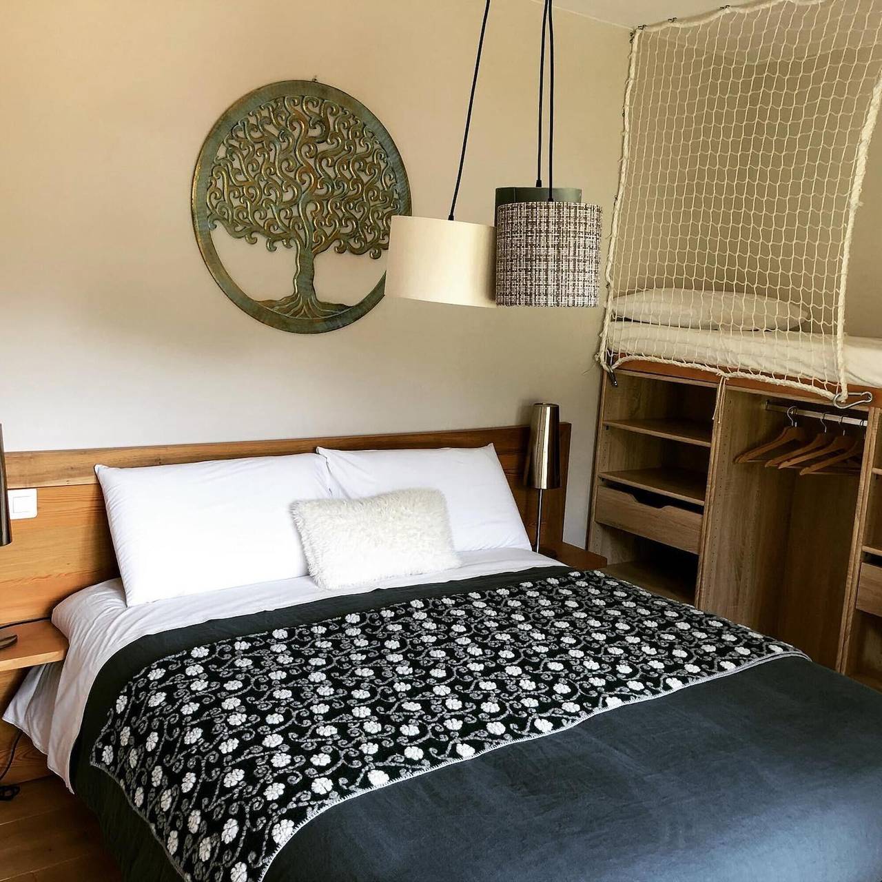 Bed and Breakfast 'La Baïta De La Foux - Chambre 4' with Mountain View, Shared Terrace and Wi-Fi in La Foux d'Allos, Allos