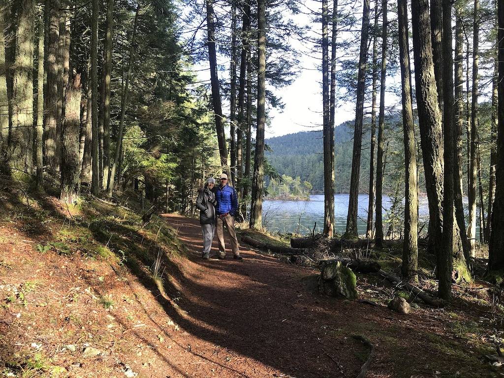 Ganze Wohnung, Blick von Ihrem Bett aus! 1. 5 Meilen von Eastsound in Orcas Island