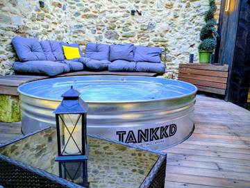 Location de vacances pour 9 personnes, avec piscine ainsi que balcon et vue à Saint-Marcel-d'Ardèche