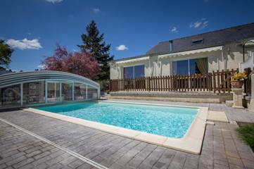 Gîte pour 2 personnes, avec jardin et piscine ainsi que terrasse et jacuzzi à Cublac