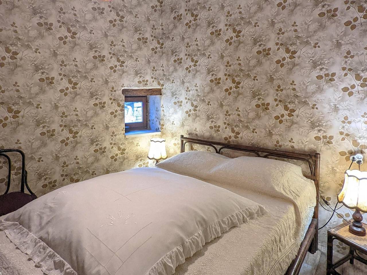 Gîte atypique à Courtesoult-et-Gatey pour un séjour confortable in Dampierre-sur-Salon, Haute-Saône