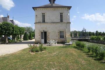 Maison de campagne pour 6 personnes, avec piscine ainsi que jardin et vue, animaux acceptés dans Vitry-la-Ville