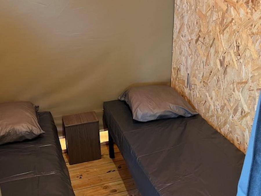 Camping Ushuaïa Villages L'estuaire - Tente 6 personnes - Tente toilée - 20m² - 3 chambres - avec électricité + terrasse couverte in Paimbœuf, Vallée de la Loire