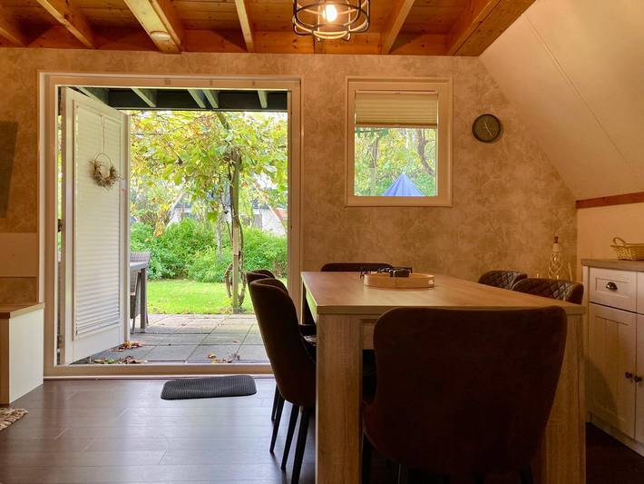 6 Erw Schönes Haus mit kleinem Garten und Terrasse in Oostmahorn, Dongeradeel