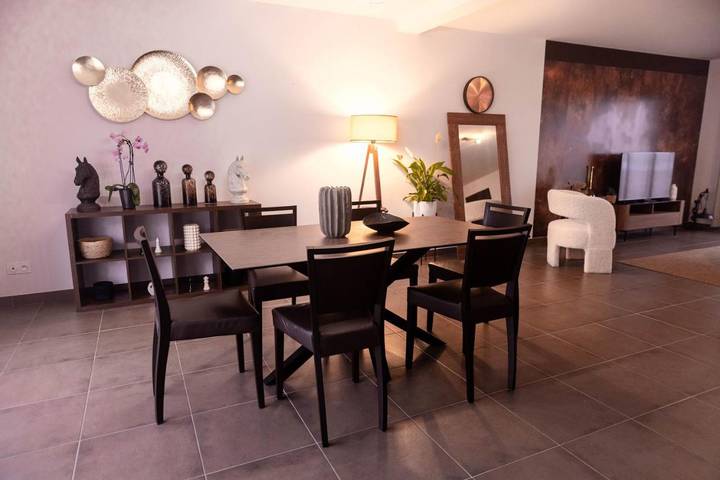 Gîte pour 6 personnes, avec jardin à Vézeronce-Curtin - 3