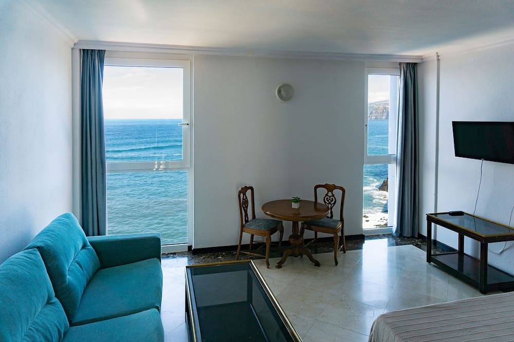 Entire apartment, Martianez Beach Studio 901, Sea Front&Wifi in Playa Martianez, Puerto de la Cruz