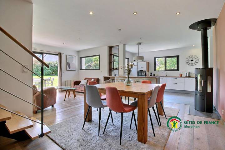 Gîte pour 10 personnes, avec Terrasse et Jardin à Ploemeur