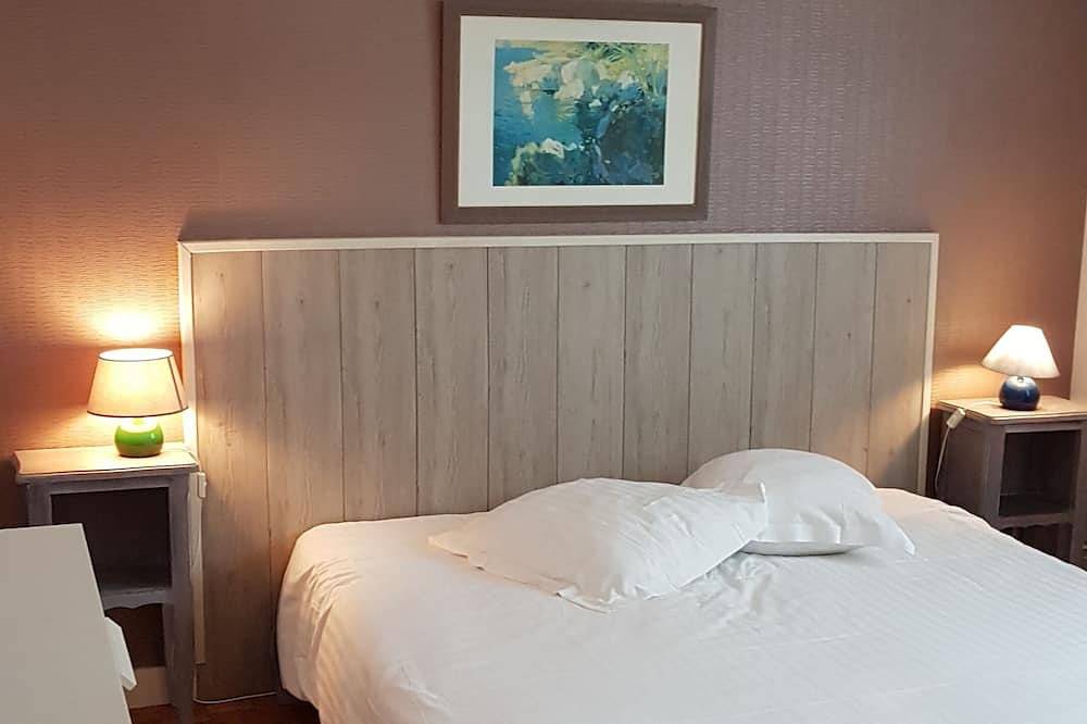 Entire apartment, Furnished apartment in comfortable single-family house with mature garden in Bagnoles-de-l'Orne, Parc naturel régional Normandie-Maine
