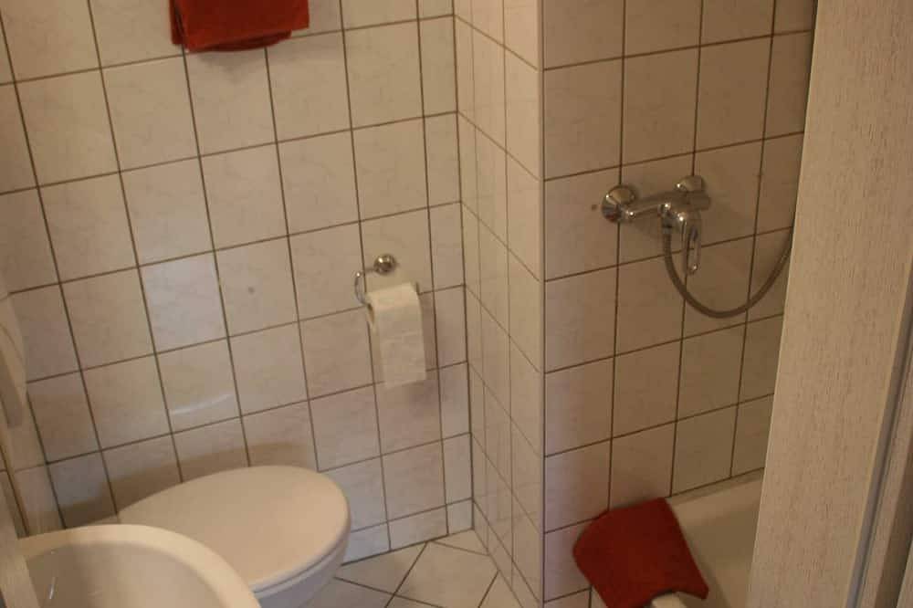 Geheel appartement, Appartement Am Breitstrom 2 met water dock - Apartments Am Breitstrom in Krämerbrücke, Erfurt