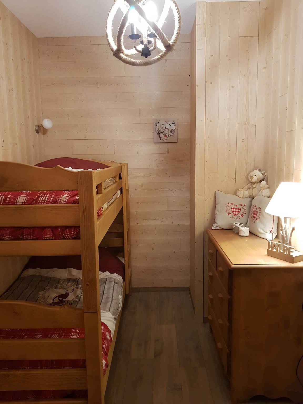 Chalet 'La Petite Chaumière' met uitzicht op de bergen, privéterras en Wi-Fi in Saint-Maurice-sur-Moselle, Épinal en omgeving