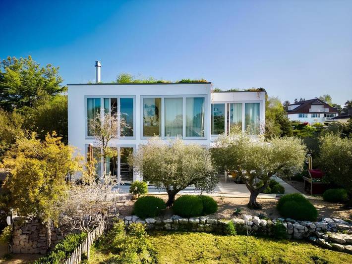 Location de vacances pour 6 personnes, avec Balcon et Jacuzzi ainsi que Terrasse et Jardin à Préverenges