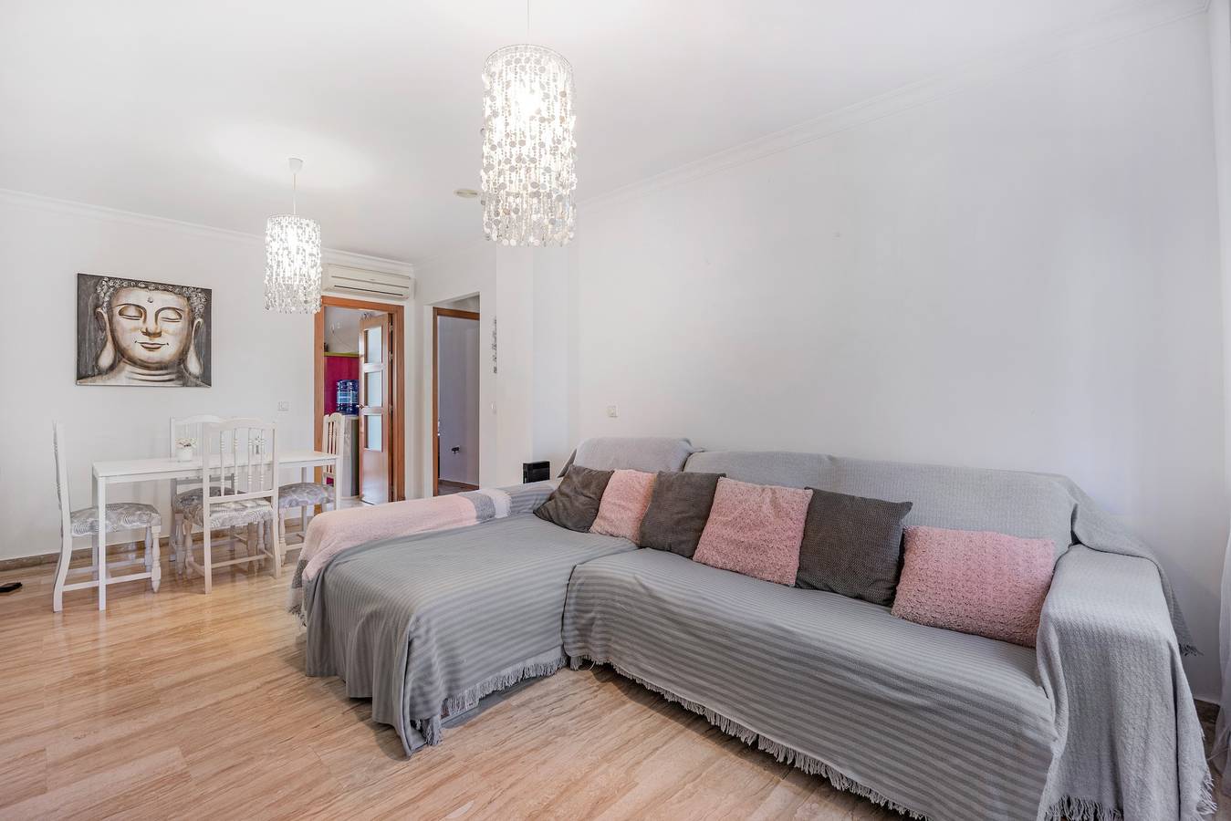 Apartamento entero, Apartamento 'Taymar' con piscina compartida, Wi-Fi y aire acondicionado in Playa La Barrosa, Chiclana de la Frontera
