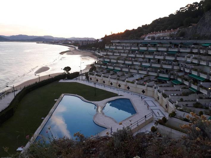 Apartamento para 4 personas, con Terraza y Jardín además de Piscina y Vistas en Santoña