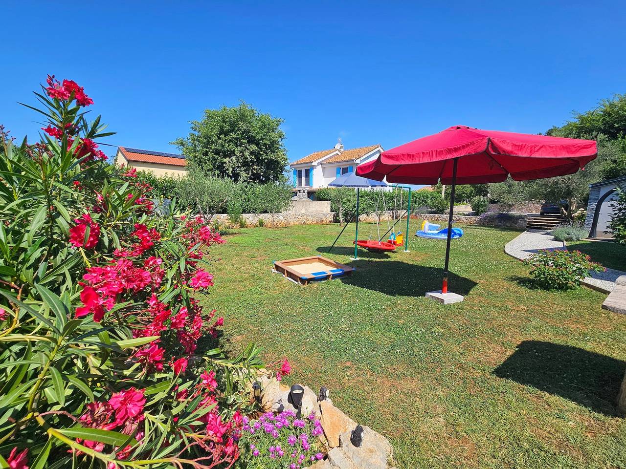 Entire apartment, Two bedroom apartment with terrace Barušići, Krk A-23673-a in Malinska-Dubašnica, Krk