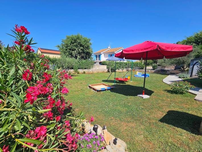 Ganze Wohnung, Two bedroom apartment with terrace Barušići, Krk A-23673-a in Malinska-Dubašnica, Krk