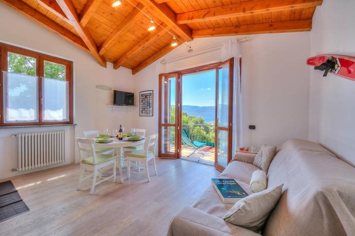 Gîte pour 4 personnes, avec balcon et vue sur le lac, adapté aux familles à Laveno-Mombello - 3